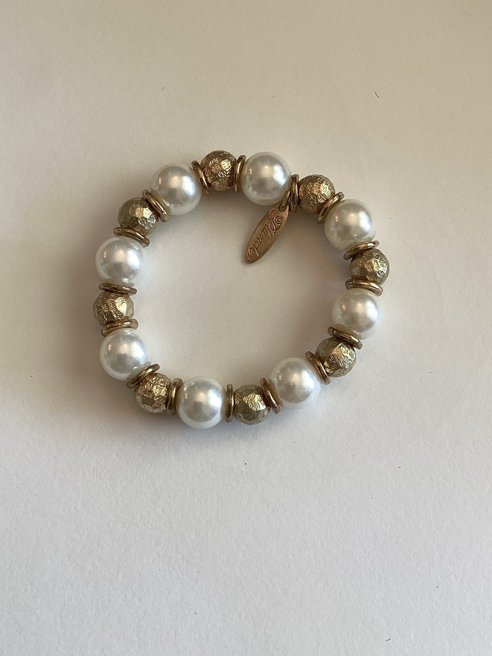Plunder White Pearl and‎ Gold Bead Stretch Bracelet